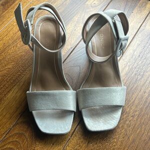 Vionic Cream Strap Sandals